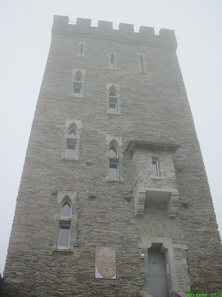 Der Turm der Hotelruine Belavista