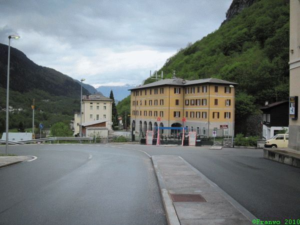 hinter dem Zaun beginnt Italien