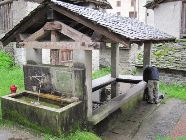 alter Waschbrunnen