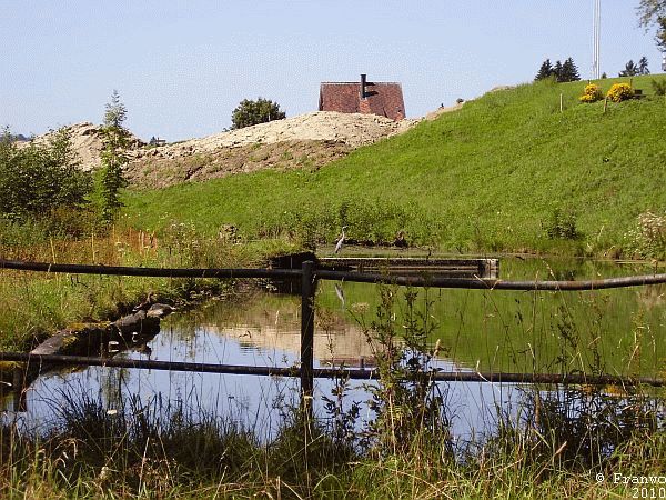 Natur - dahinter gräbt die Zivilisation