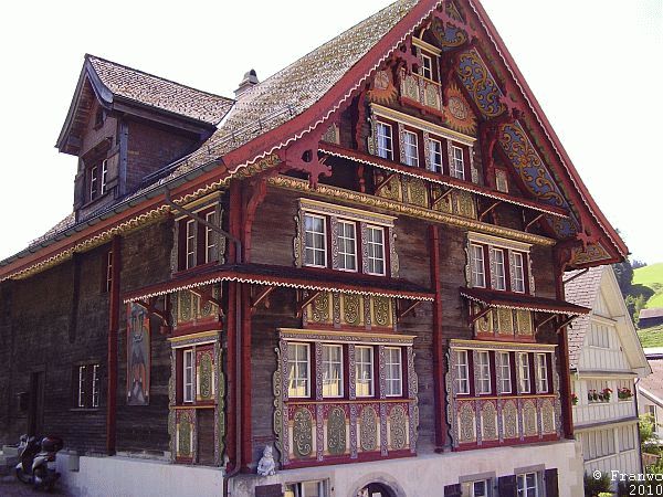 Das rote Haus von St. Peterzell