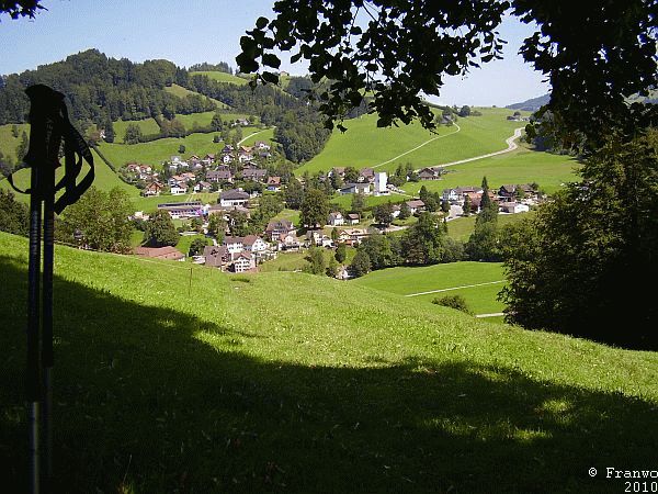 Blick zurück auf St.Peterzell und beide Jakobswege
