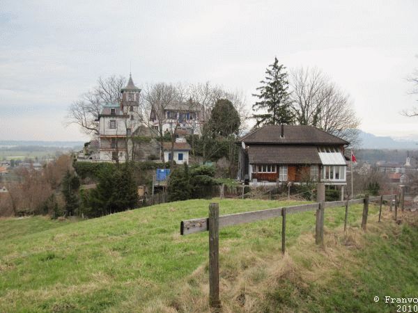 kleine Schlösser am Weg