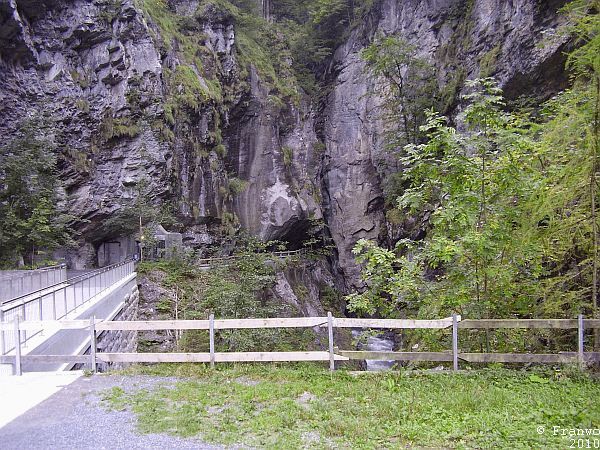 Der Eingang zur Thermalquelle