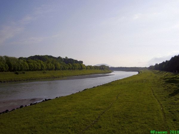 Der Alpenrhein, Grenze zw. Österreich und Schweiz