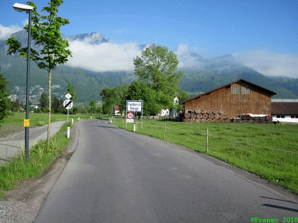 Bangs, dahinter die Schweizer Berge