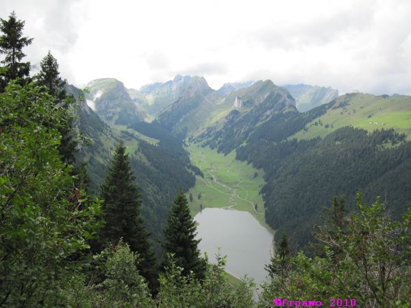 Sämtiser See und Säntis in Wolken