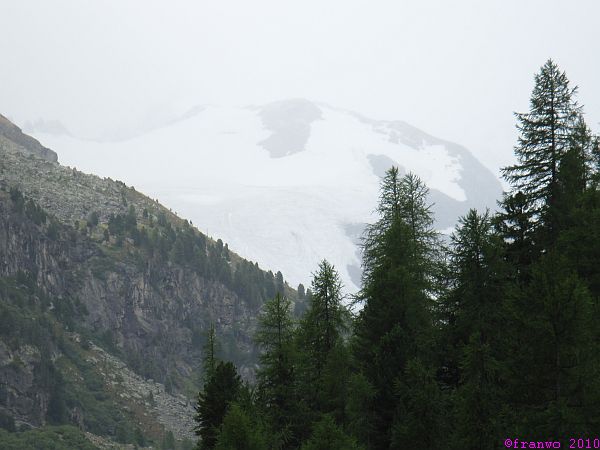 Der Gletscher lässt sich kurz erblicken