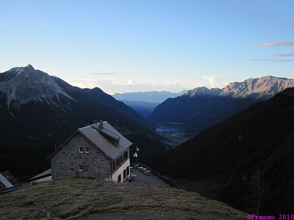 Belvedere, im Tal das Puschlav, hinten die Bergamasker Alpen und Tirano